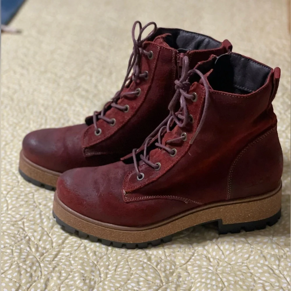 EUC Taos- Main Street Boot-Garnet size 7 - 7 1/2 - Picture 10 of 16